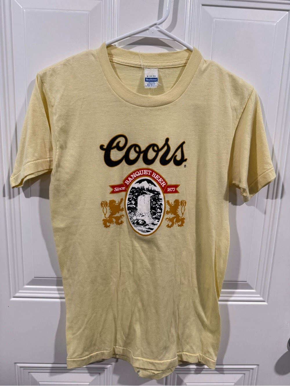 VTG Heathtex 70s Coors Banquet Beer Graphic Tee in Pale Yellow